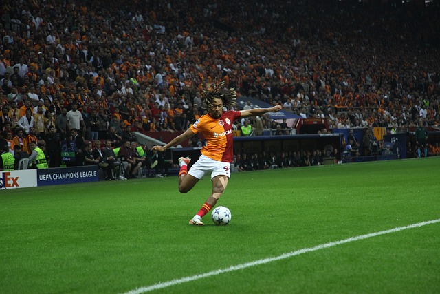 意媒：福法纳近两场均替补出场并不因与孔塞桑争执，而是体能透支.